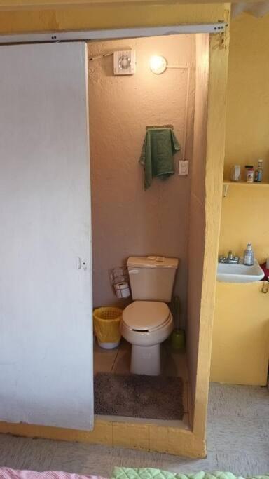 Habitacion Independiente G, Unam, Coyoacan, Metro Copilco,75 * Città del Messico